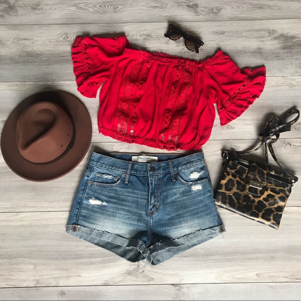 Jean Shorts (4) Cropped Top (M), Hat, Purse.